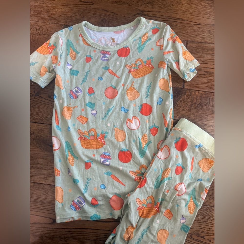 Kiki & Lulu Bamboo Fruits and Veggies Two Piece PJs Size 5/6 - Picture 1 of 4